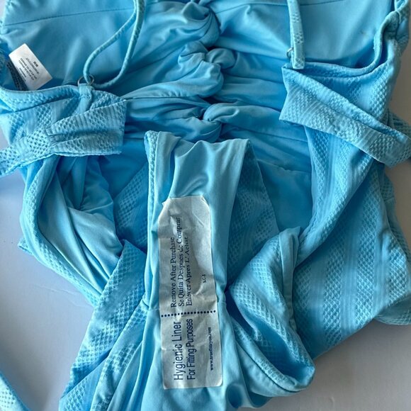 BECCA Women's Standard Prima Twist One Piece Swimsuit, Plunge Neck, Cuto… - Picture 4 of 10